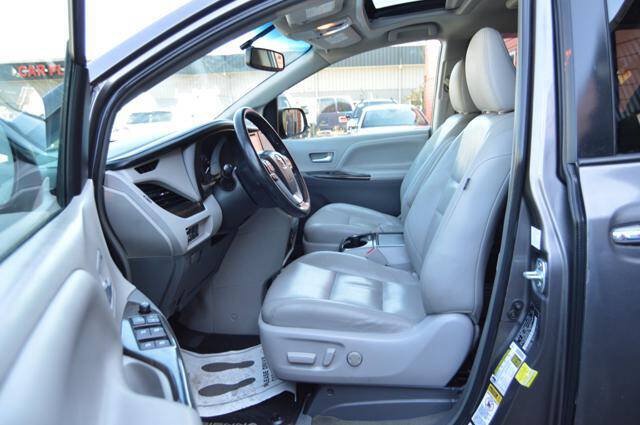 Used 2015 Toyota Sienna XLE Premium AWD/4WD image 11