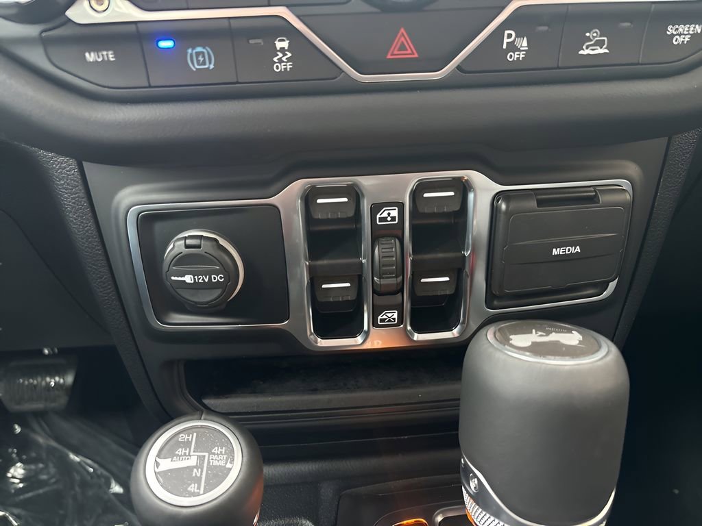 New 2025 Jeep Wrangler Unlimited Sahara w/ Safety Group image 19