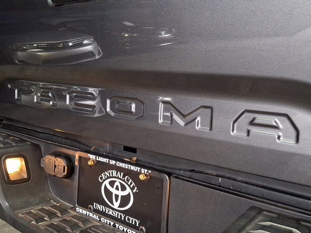 Used 2022 Toyota Tacoma TRD Off-Road w/ Technology Package image 28