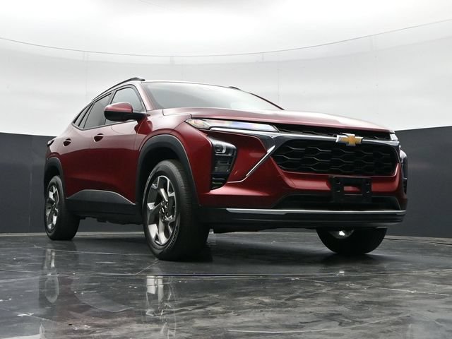 Used 2025 Chevrolet Trax LT FWD image 39