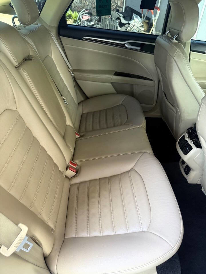 Used 2013 Ford Fusion SE FWD image 13