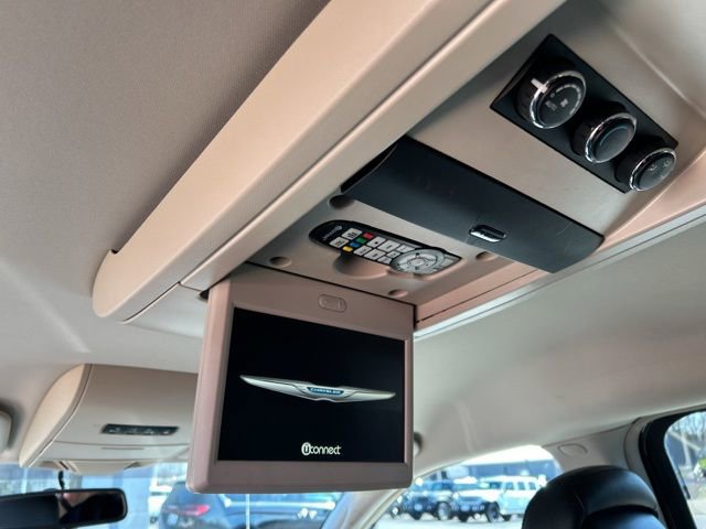 Used 2015 Chrysler Town & Country Touring w/ Driver Convenience Group image 30