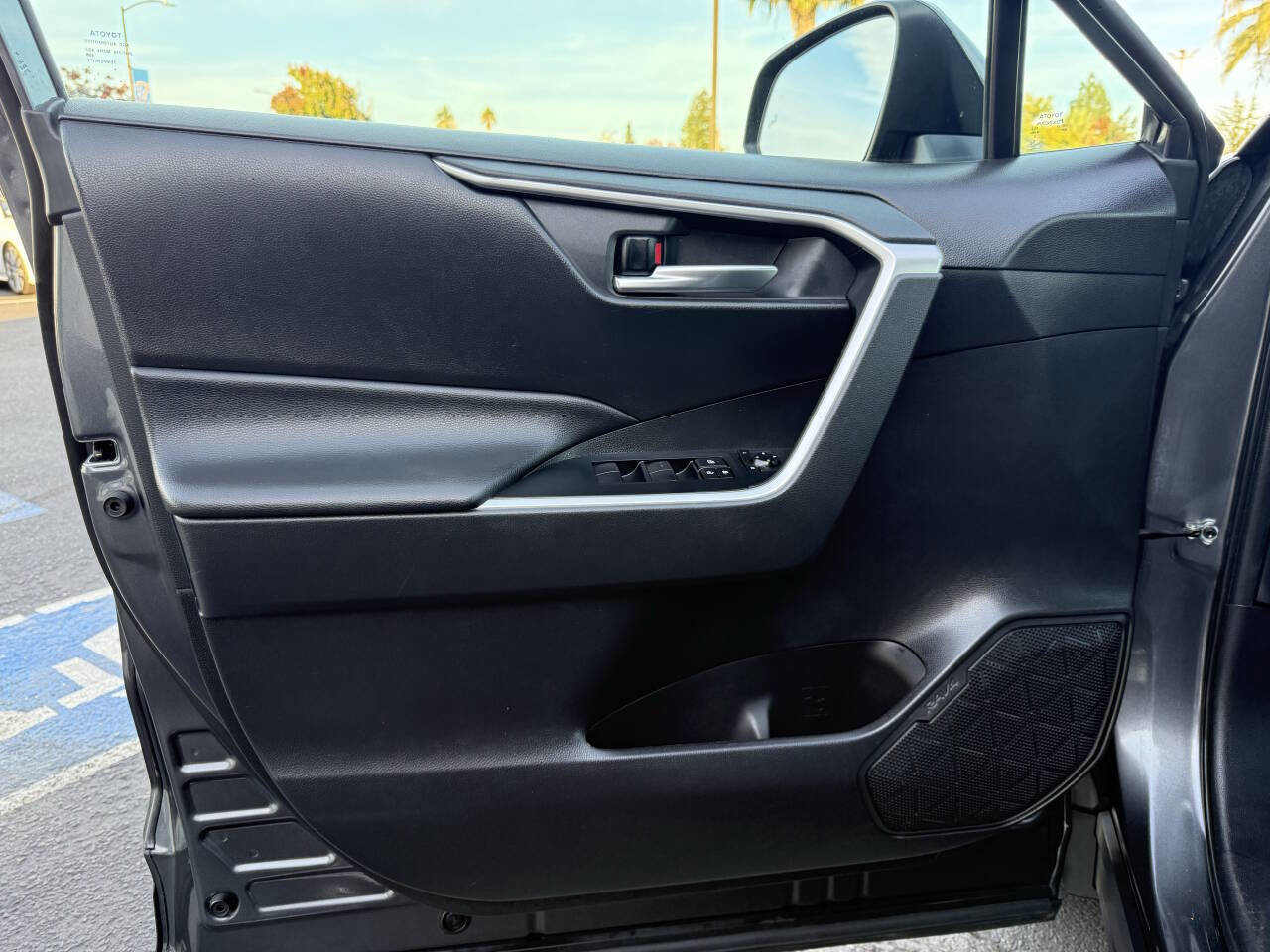 Used 2020 Toyota RAV4 XLE w/ Carpet Mat Package AWD/4WD image 10