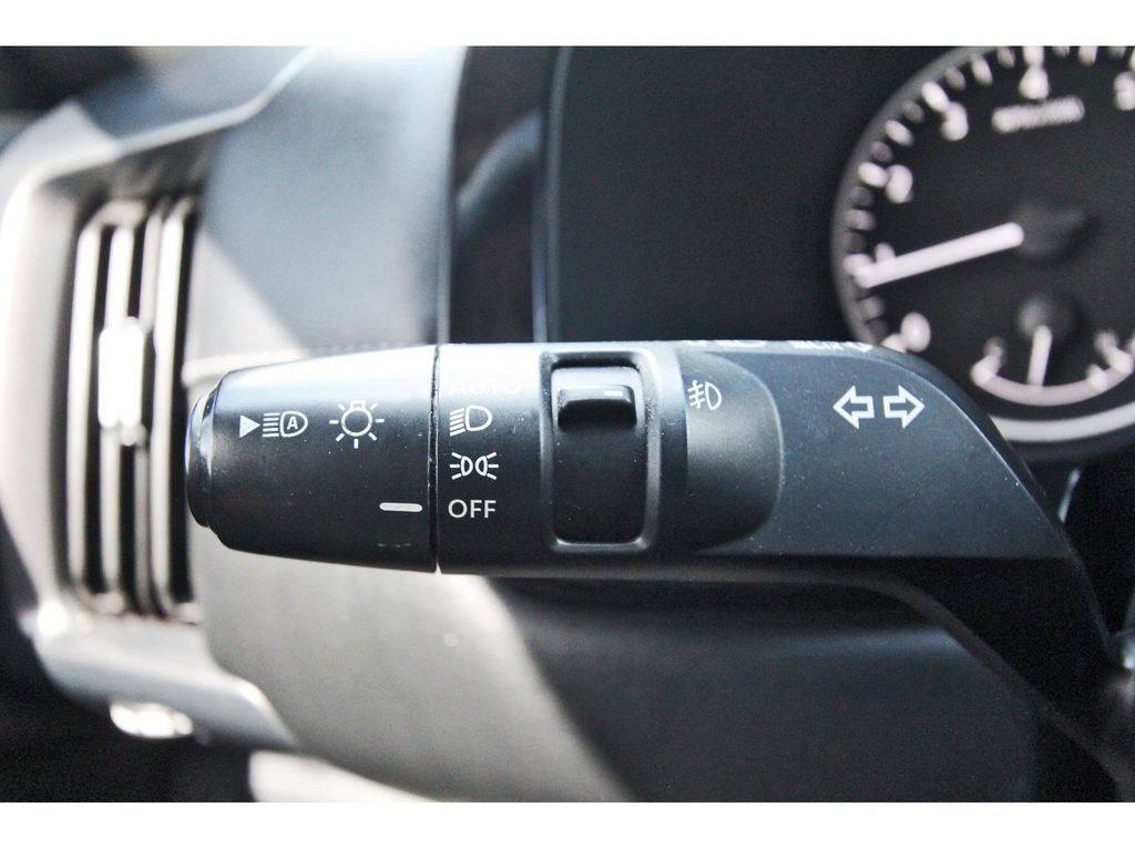 Used 2023 Nissan Pathfinder SL w/ Black Appearance Package image 21