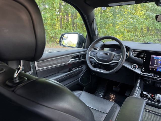 Used 2024 Jeep Wagoneer Series III AWD/4WD image 43
