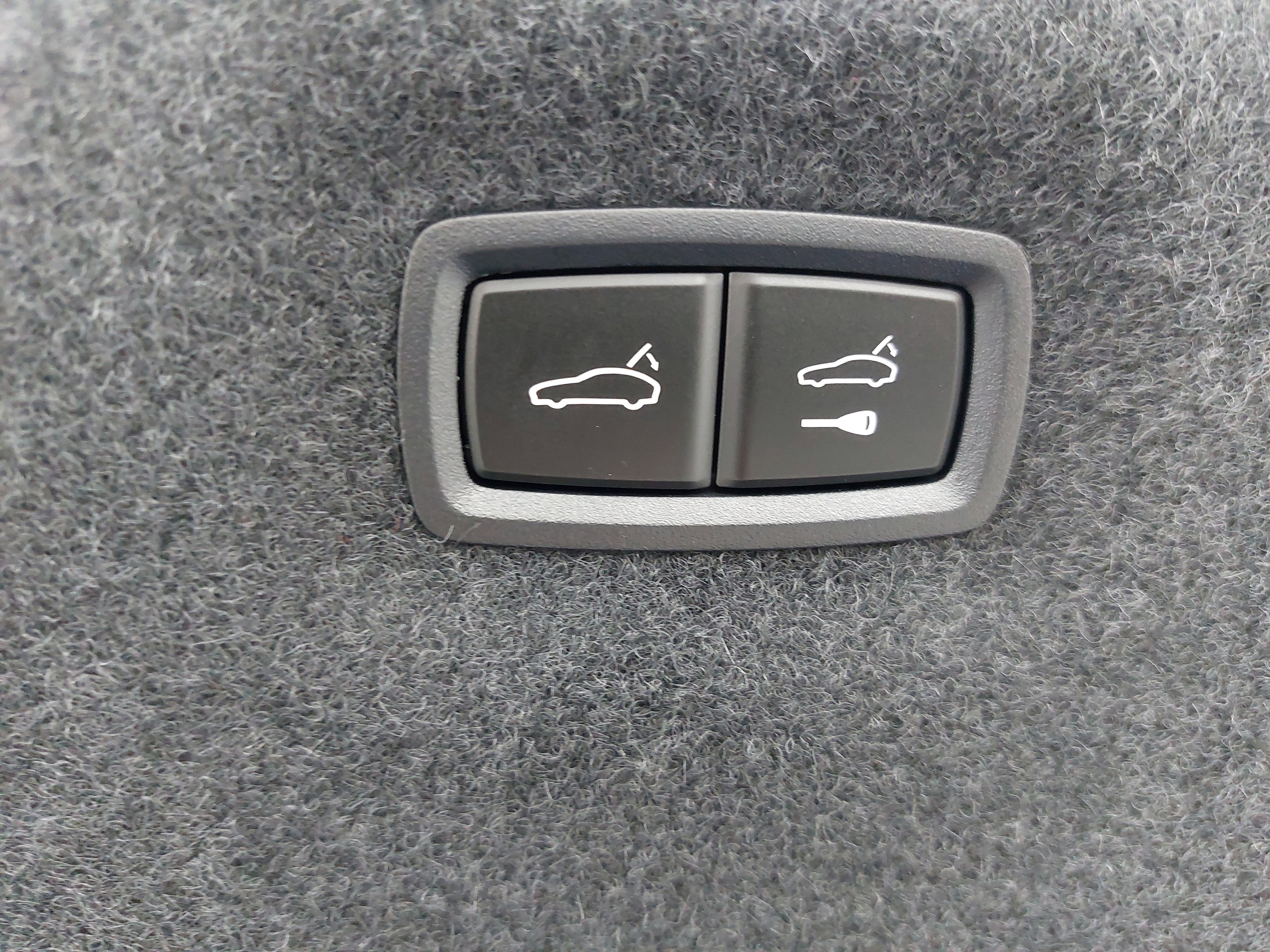 New 2025 Porsche Taycan GTS image 15