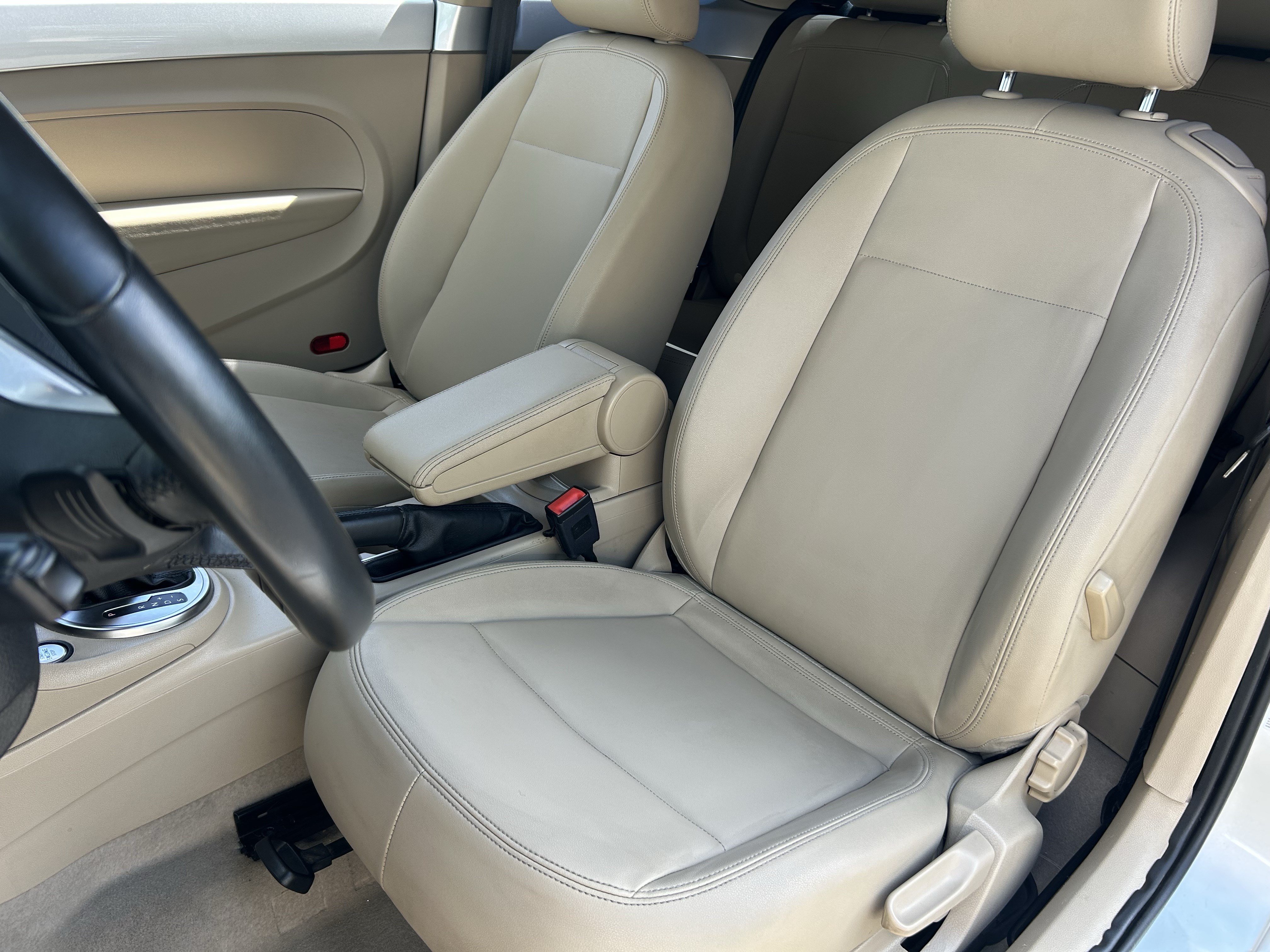 Used 2014 Volkswagen Beetle TDI FWD image 18