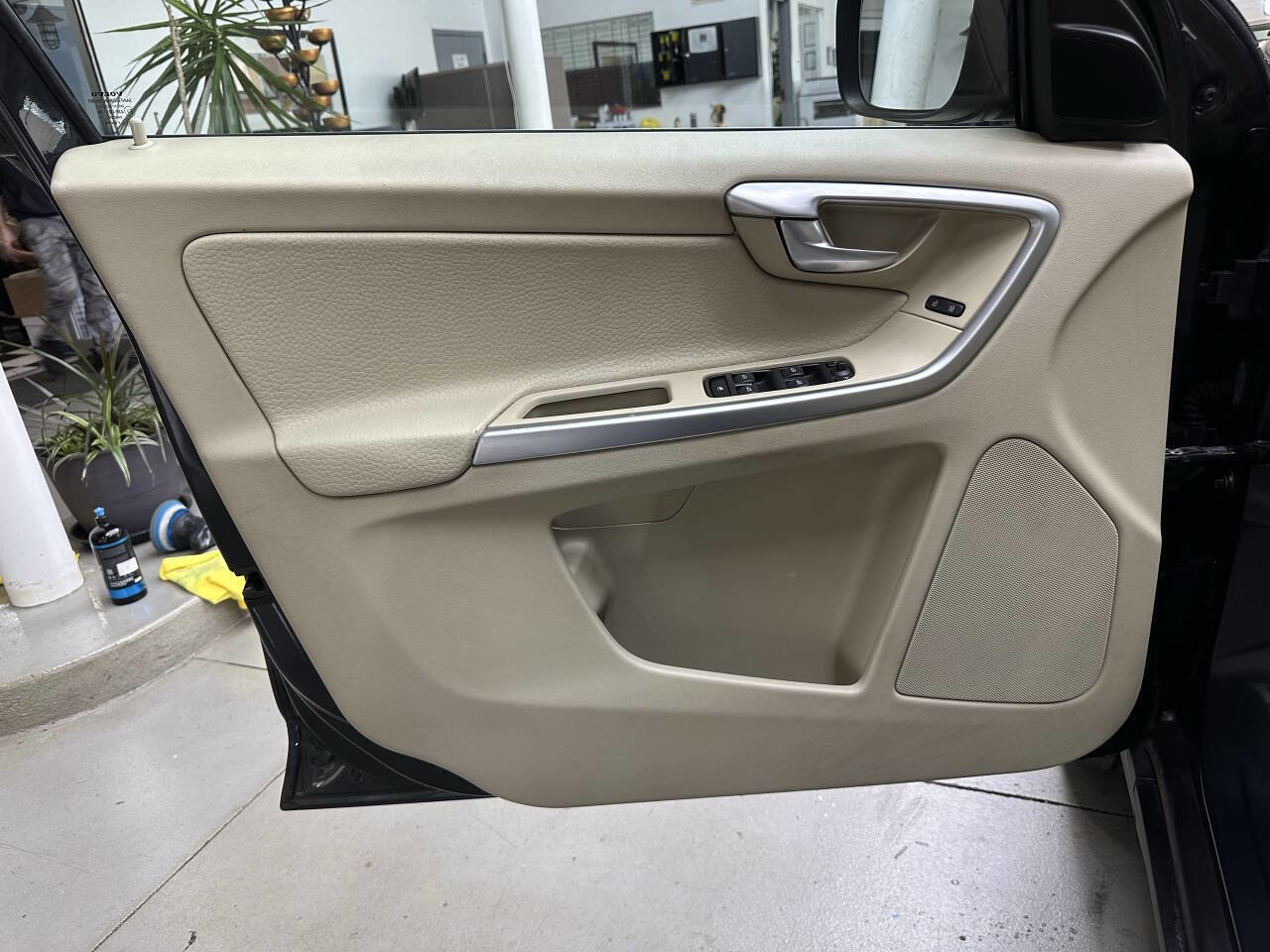 Used 2012 Volvo XC60 T6 image 10