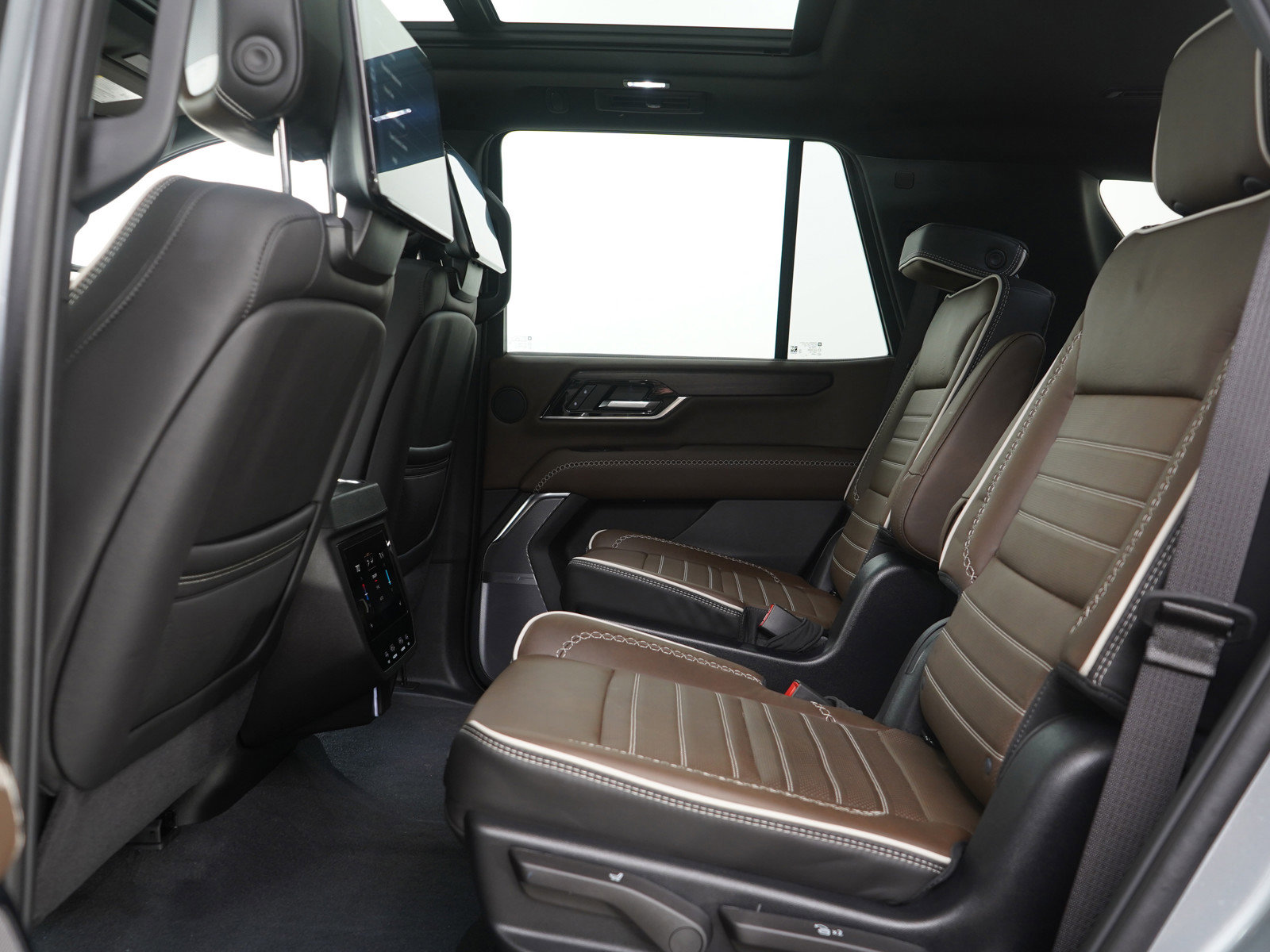 Used 2025 GMC Yukon Denali Ultimate w/ LPO, Floor Liner Package image 23