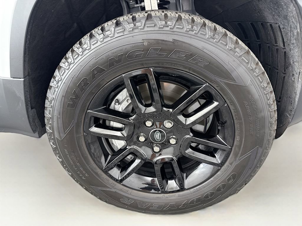 Used 2025 Land Rover Defender 110 S image 31