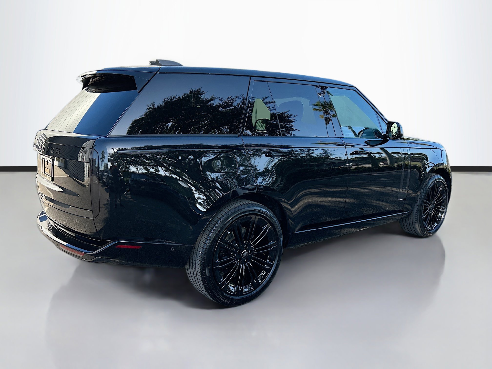 New 2025 Land Rover Range Rover SE image 4