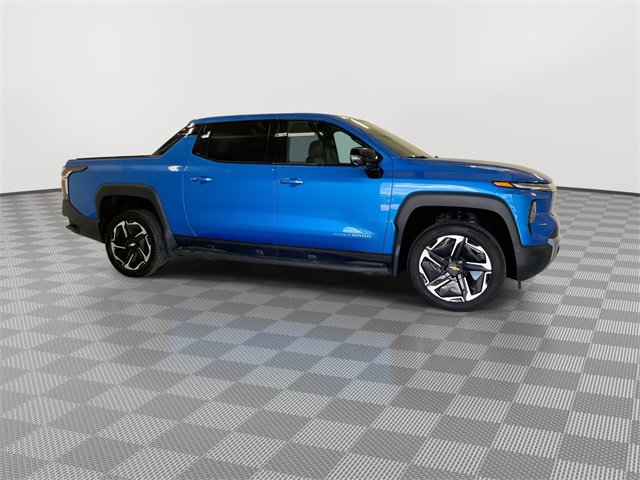 Used 2025 Chevrolet Silverado EV LT w/ LT Premium Package image 13