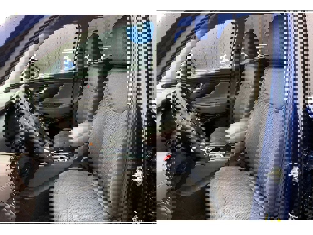 Used 2020 Hyundai Santa Fe SE image 25