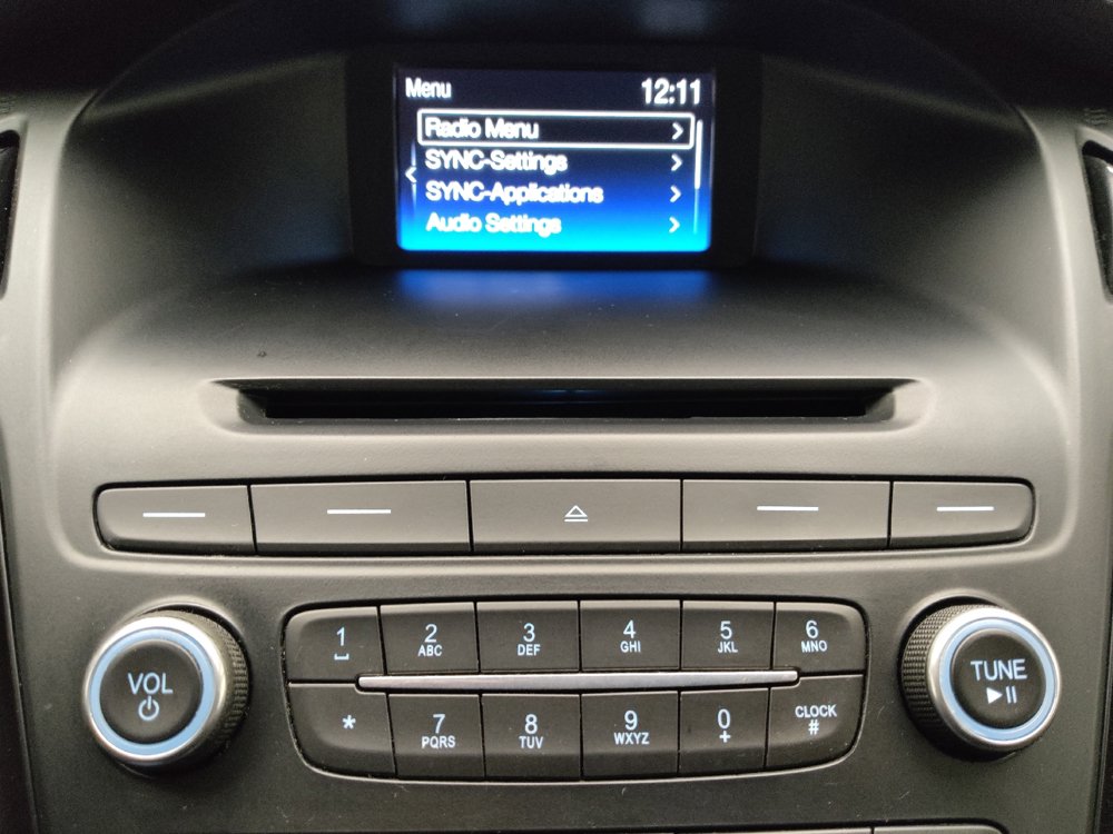 Used 2016 Ford Focus SE w/ SE Cold Weather Package FWD image 25