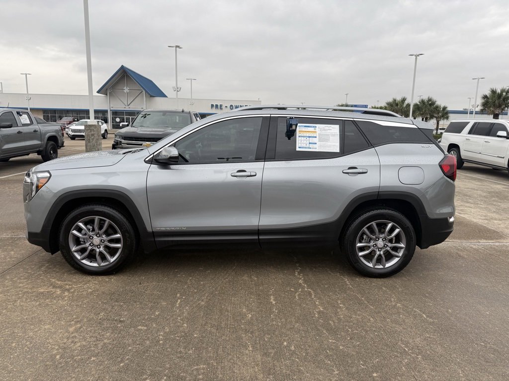 Used 2024 GMC Terrain SLT image 16