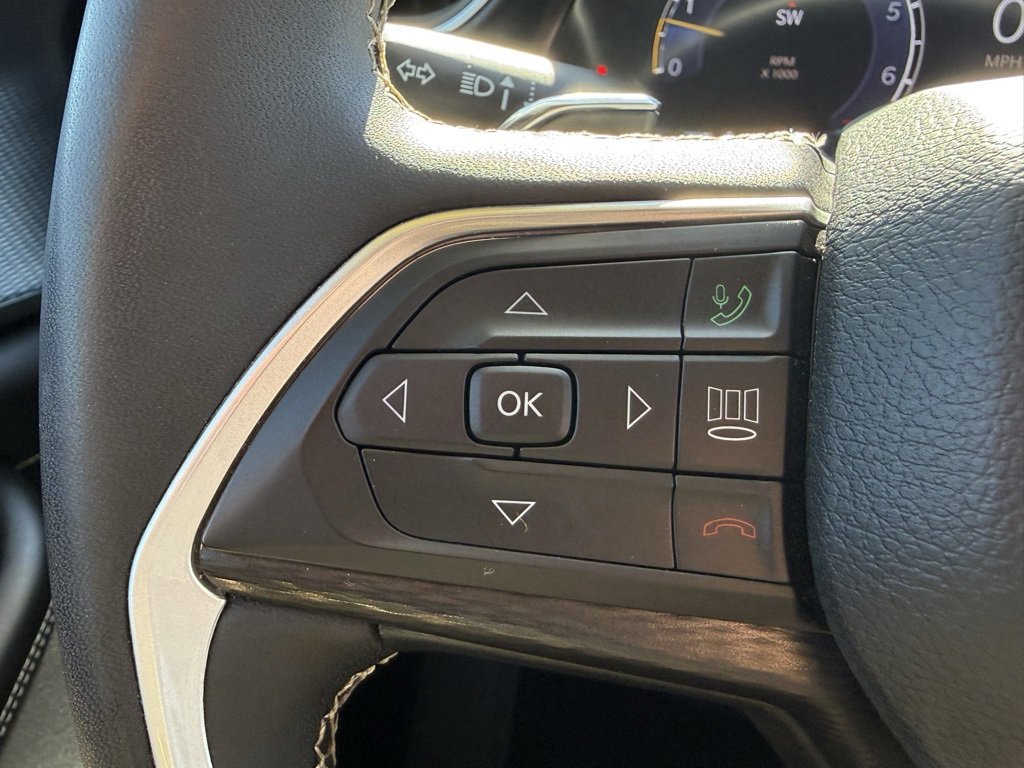 Used 2023 Jeep Grand Cherokee L Laredo image 28