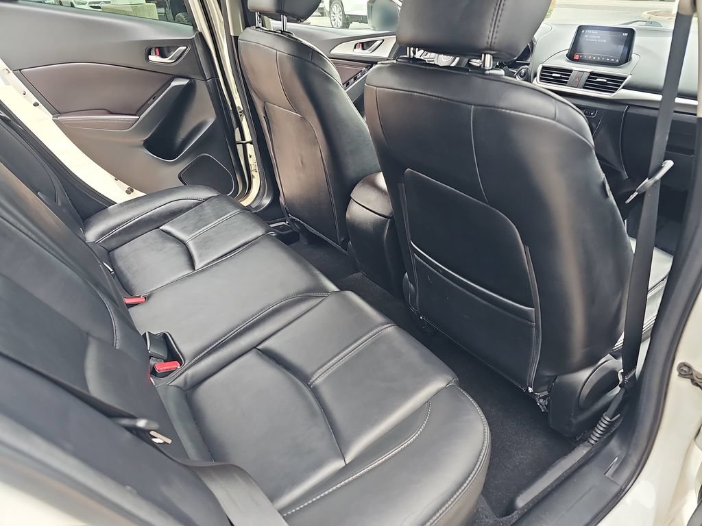 Used 2018 MAZDA MAZDA3 Touring FWD image 11