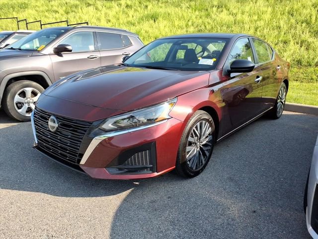 Used 2025 Nissan Altima 2.5 SV FWD image 1