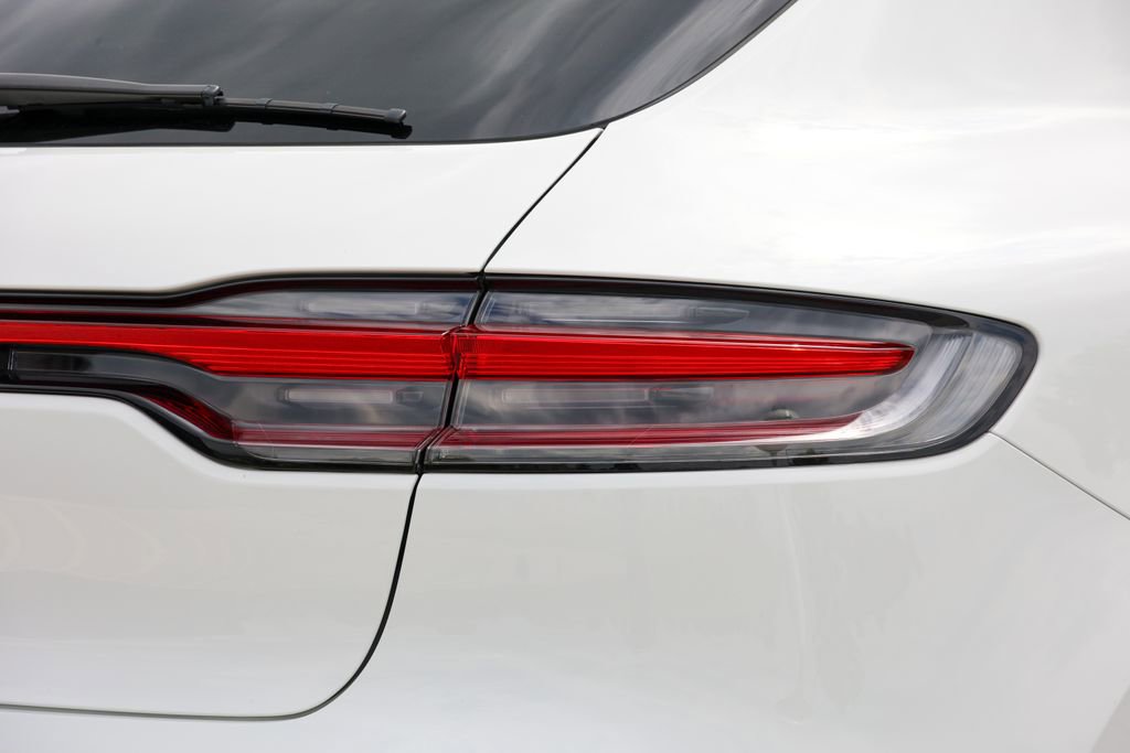 Certified 2023 Porsche Macan Turbo AWD/4WD image 15