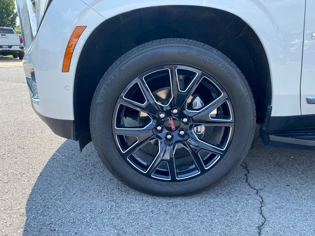 Used 2025 GMC Yukon XL Denali AWD/4WD image 3