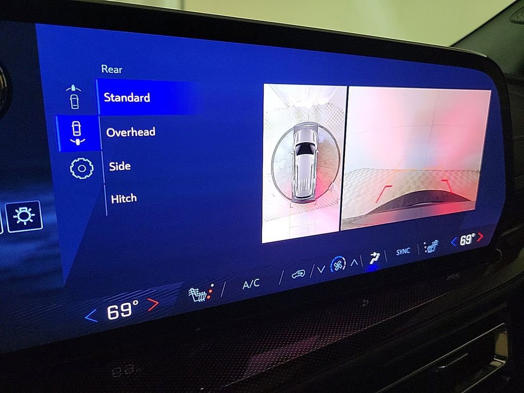 Used 2025 Chevrolet Traverse Z71 w/ Enhanced Driving Package image 20