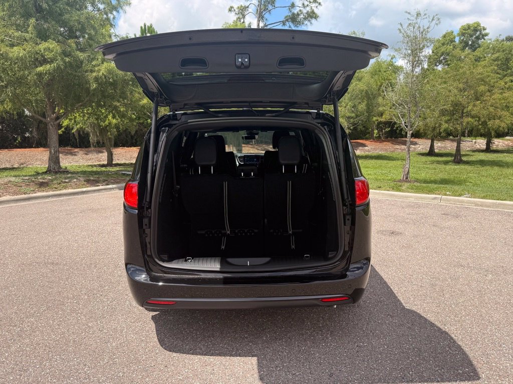 New 2027 Chrysler Pacifica LX FWD image 36