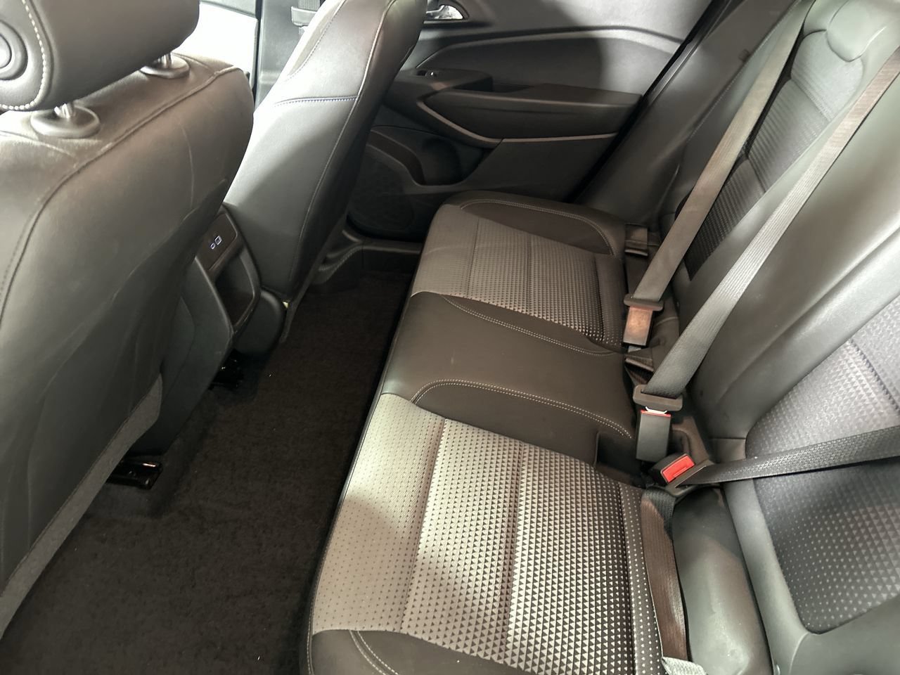 Used 2025 Chevrolet Trax LT FWD image 24