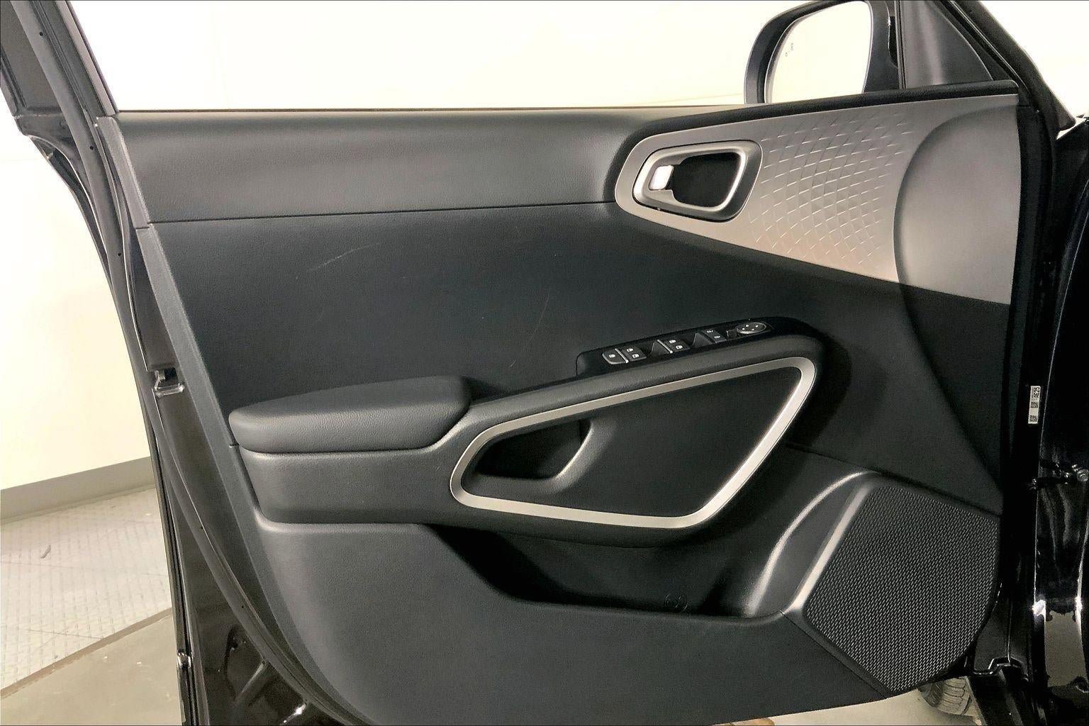 Certified 2025 Kia Soul LX image 24