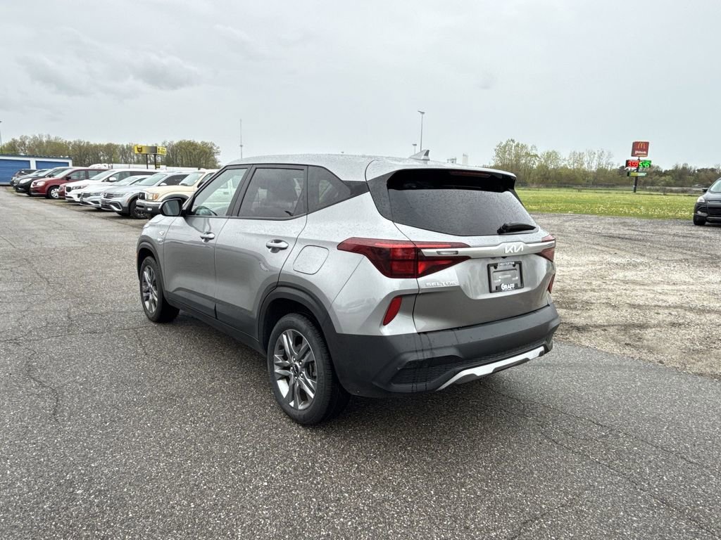 Used 2023 Kia Seltos LX AWD/4WD image 6