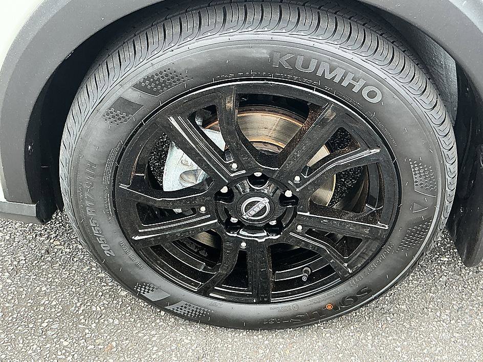 Certified 2023 Nissan Kicks SR w/ SR Premium Package FWD image 7