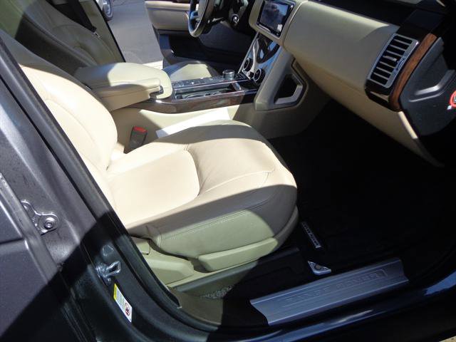 Used 2018 Land Rover Range Rover HSE image 10