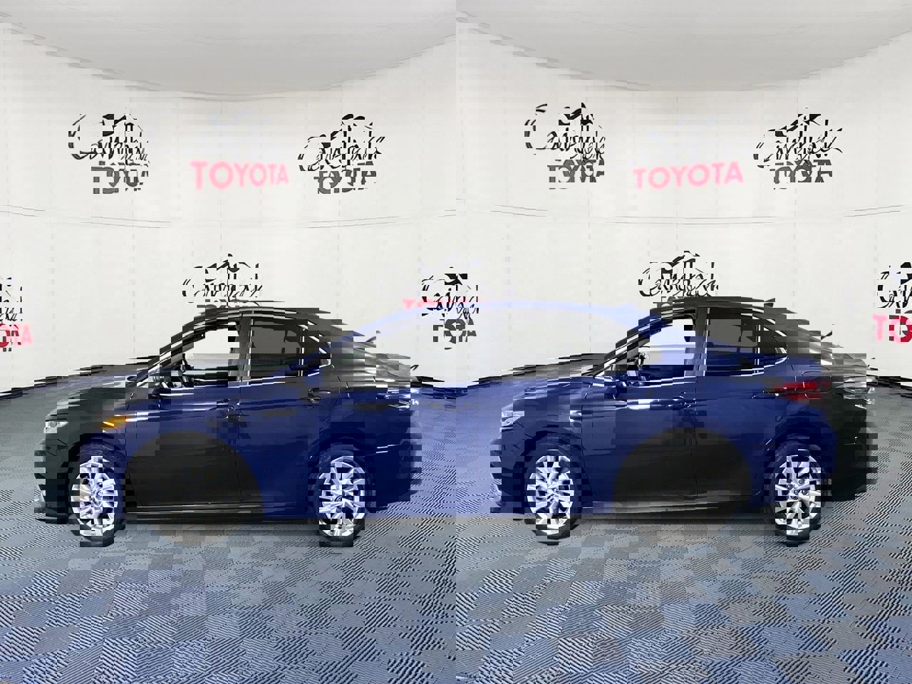 Used 2023 Toyota Camry LE image 5