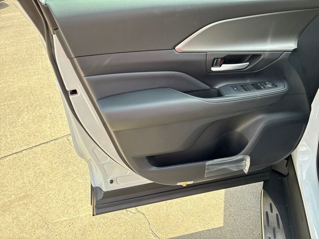 New 2026 Toyota Grand Highlander XLE image 12