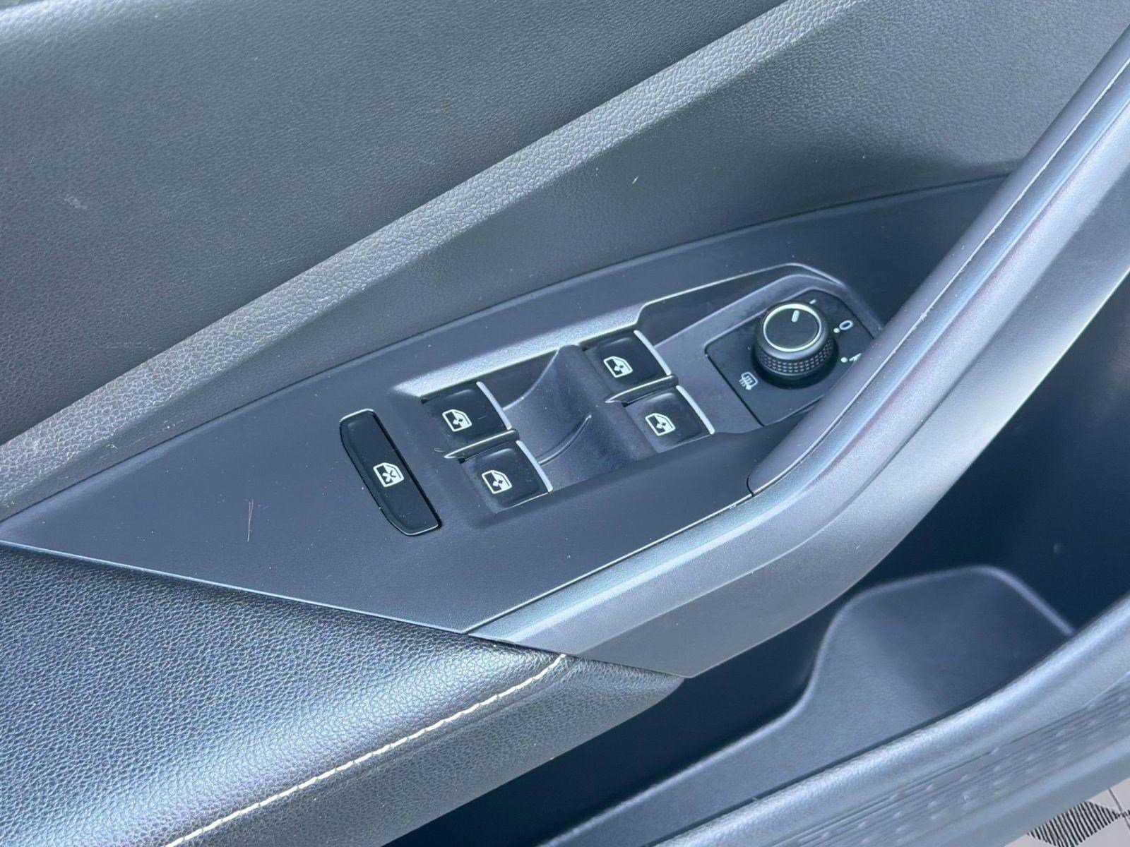 Certified 2022 Volkswagen Jetta SE FWD image 11