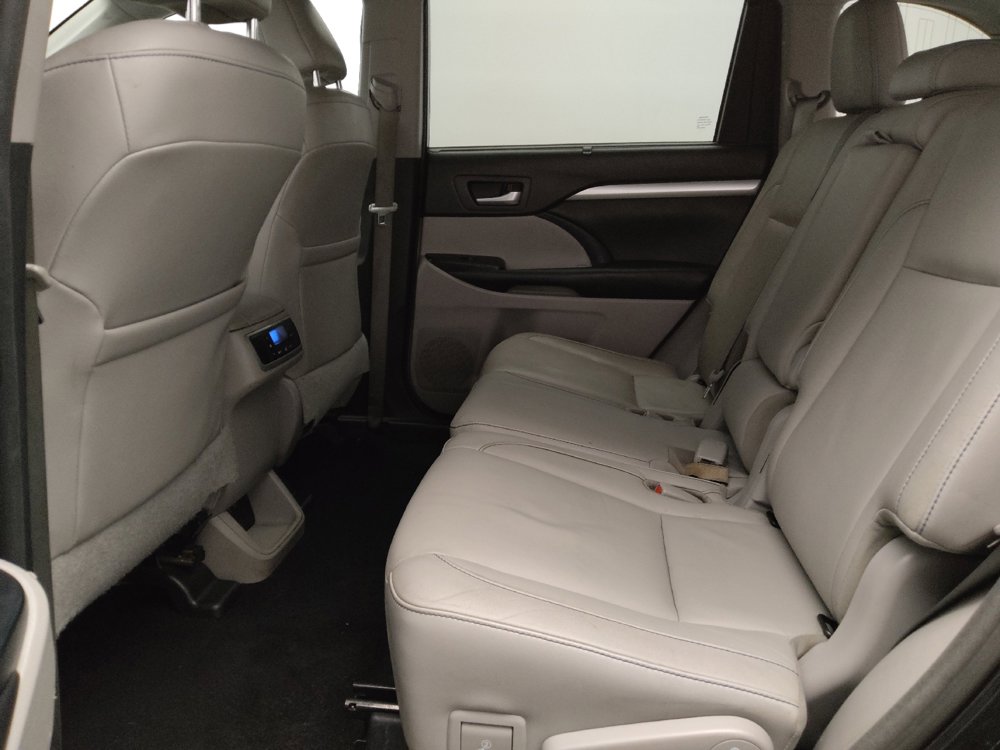 Used 2017 Toyota Highlander XLE image 18