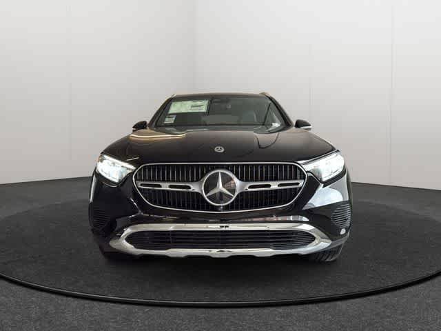 Used 2025 Mercedes-Benz GLC 300 4MATIC image 2