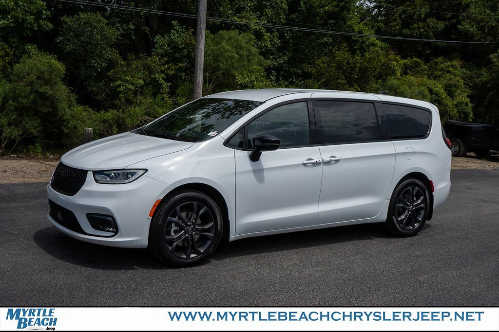 New 2026 Chrysler Pacifica Select image 2