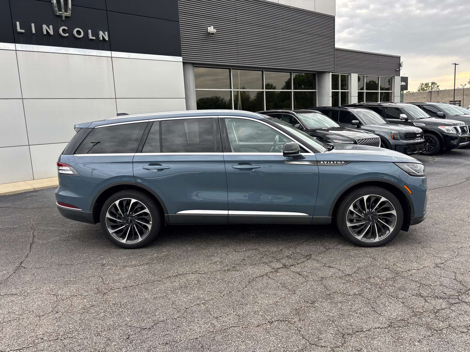 New 2026 Lincoln Aviator Reserve AWD/4WD image 8