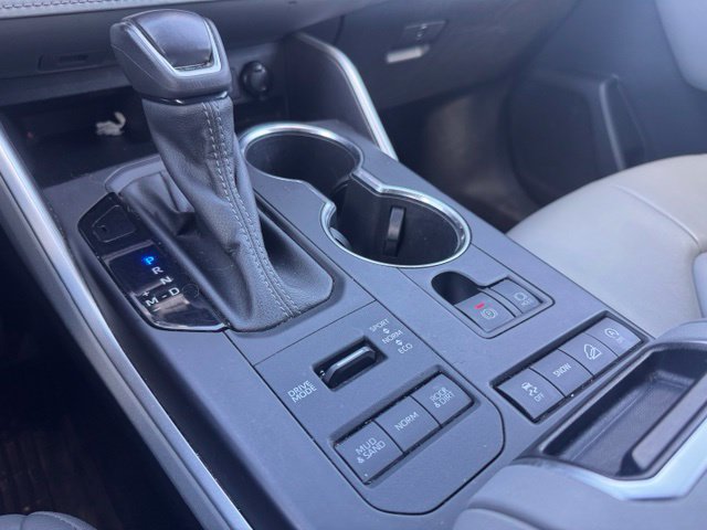 Used 2022 Toyota Highlander XLE AWD/4WD image 15