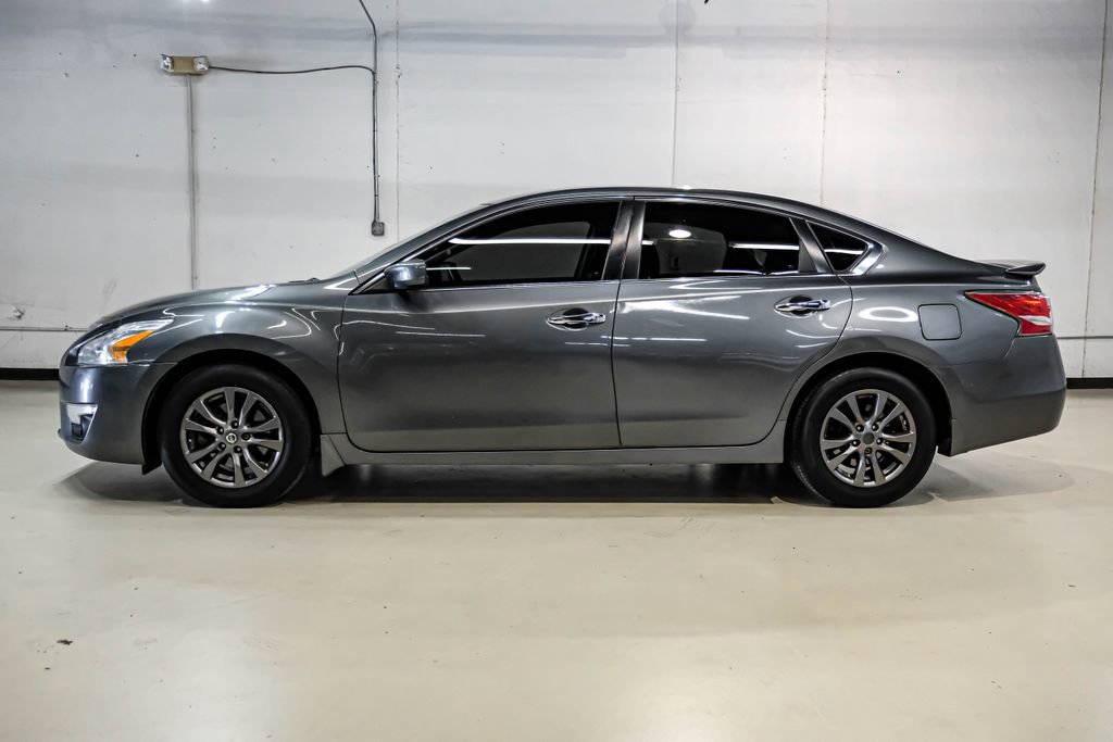 Used 2015 Nissan Altima 2.5 S w/ Special Edition Package FWD image 11