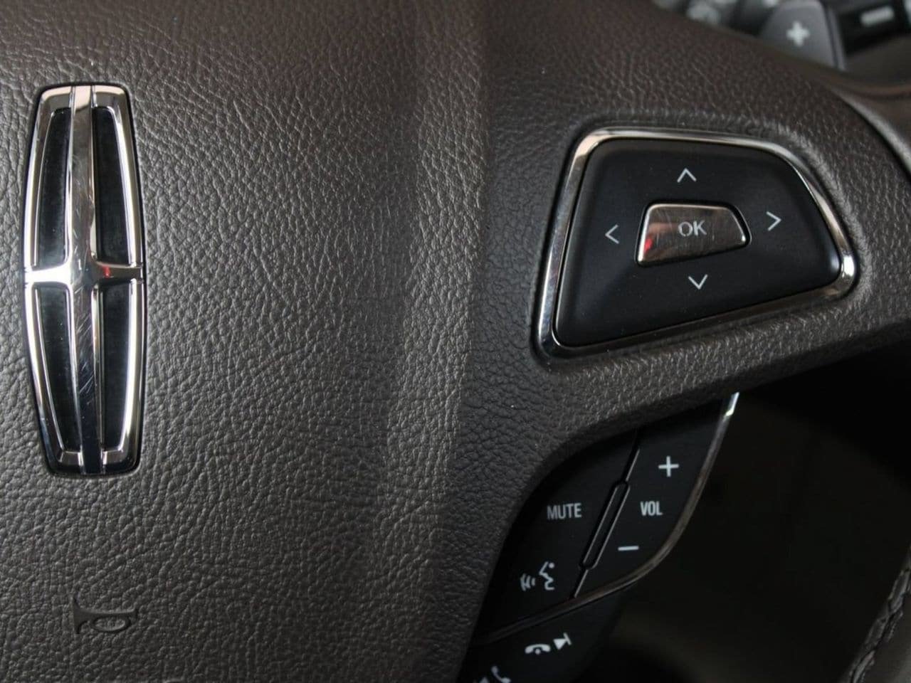 Used 2019 Lincoln MKC Select w/ Select Plus Package FWD image 29