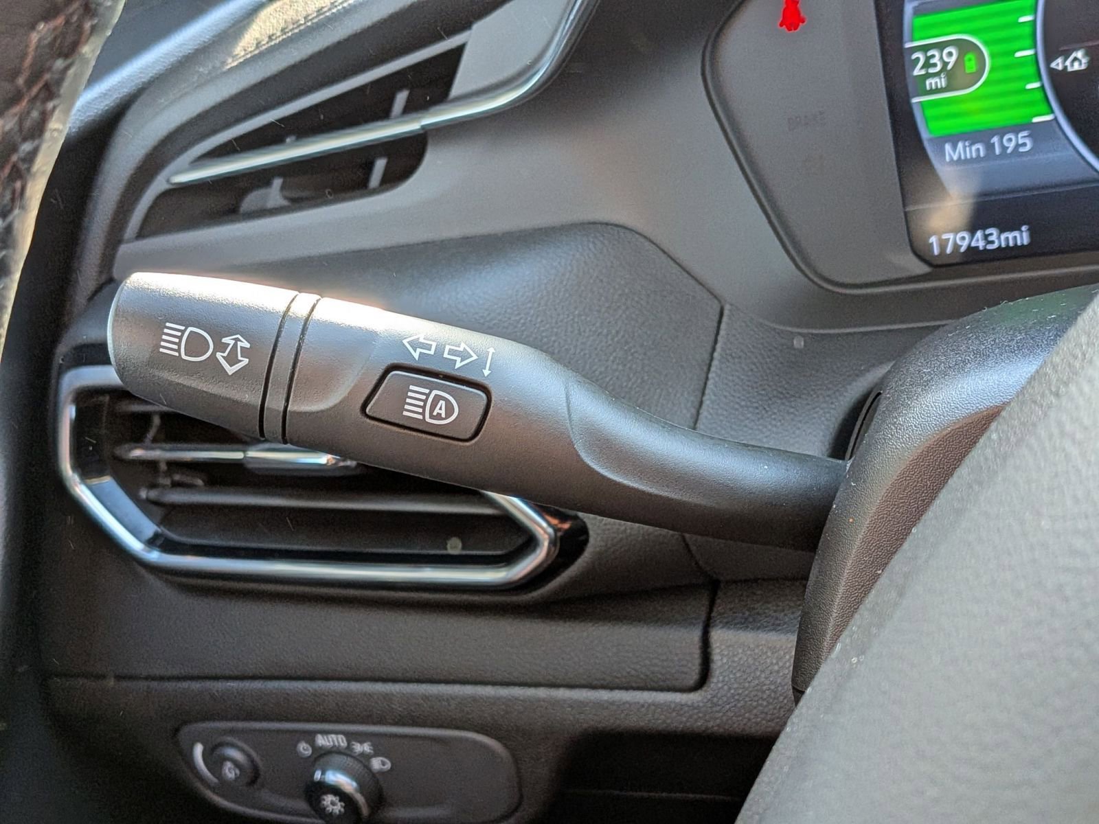 Used 2023 Chevrolet Bolt EUV LT w/ Comfort Package FWD image 15