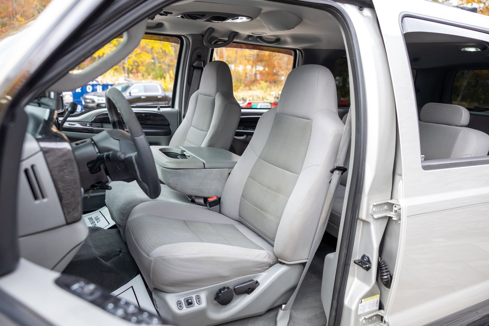 Used 2005 Ford Excursion XLS image 31