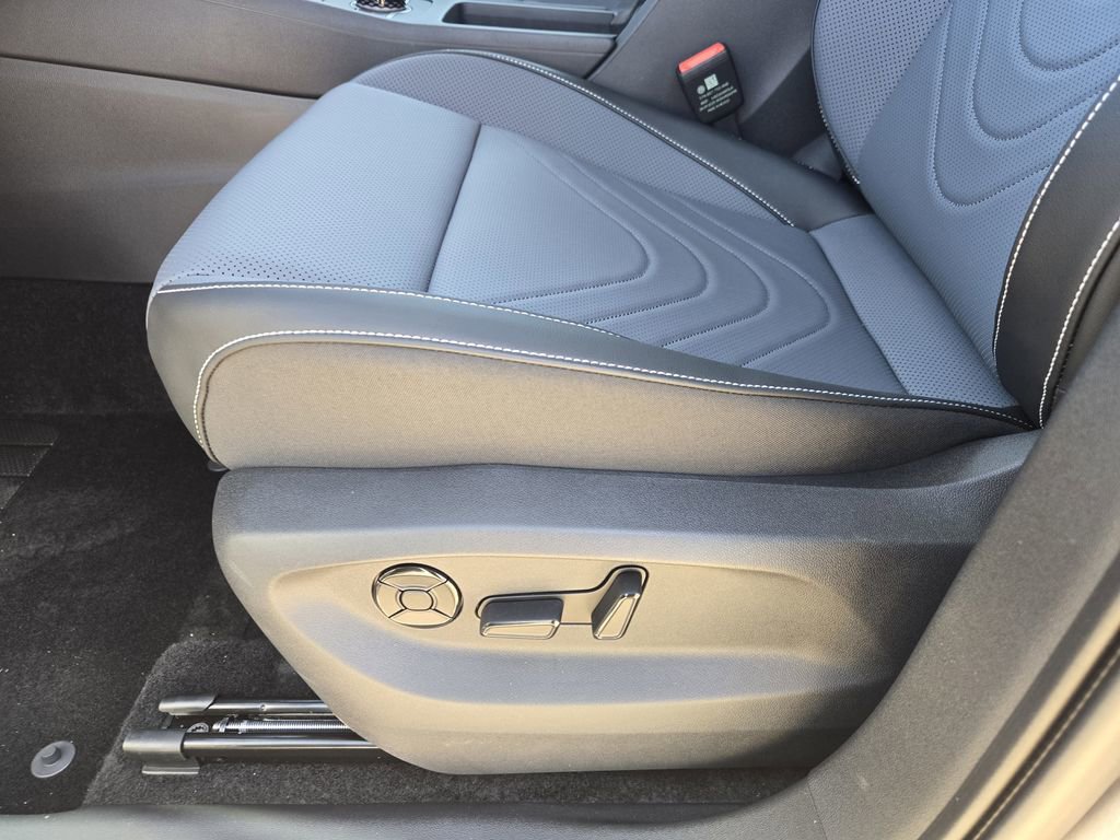 New 2026 Volkswagen Tiguan SE image 19