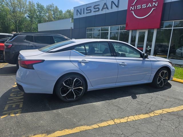 Used 2024 Nissan Altima 2.5 SR FWD image 2