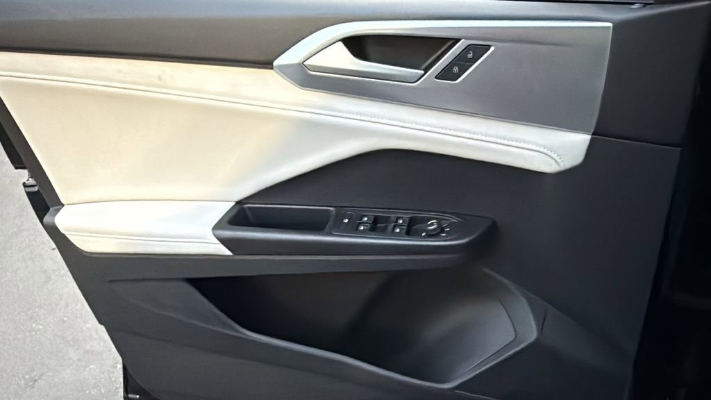 New 2026 Volkswagen Taos SE image 24