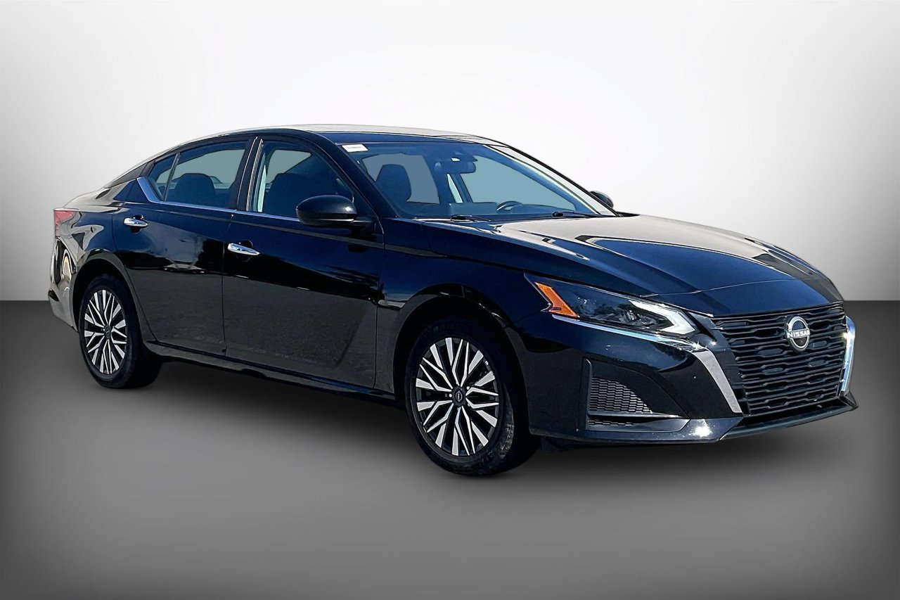 Used 2025 Nissan Altima 2.5 SV w/ SV Premium Package
