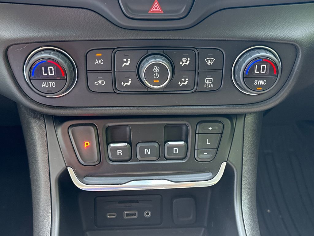 Used 2020 GMC Terrain SLT AWD/4WD image 24