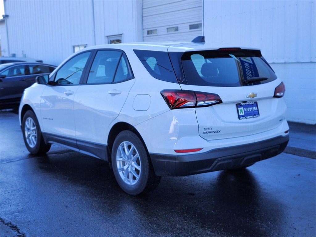 Used 2022 Chevrolet Equinox LS image 3