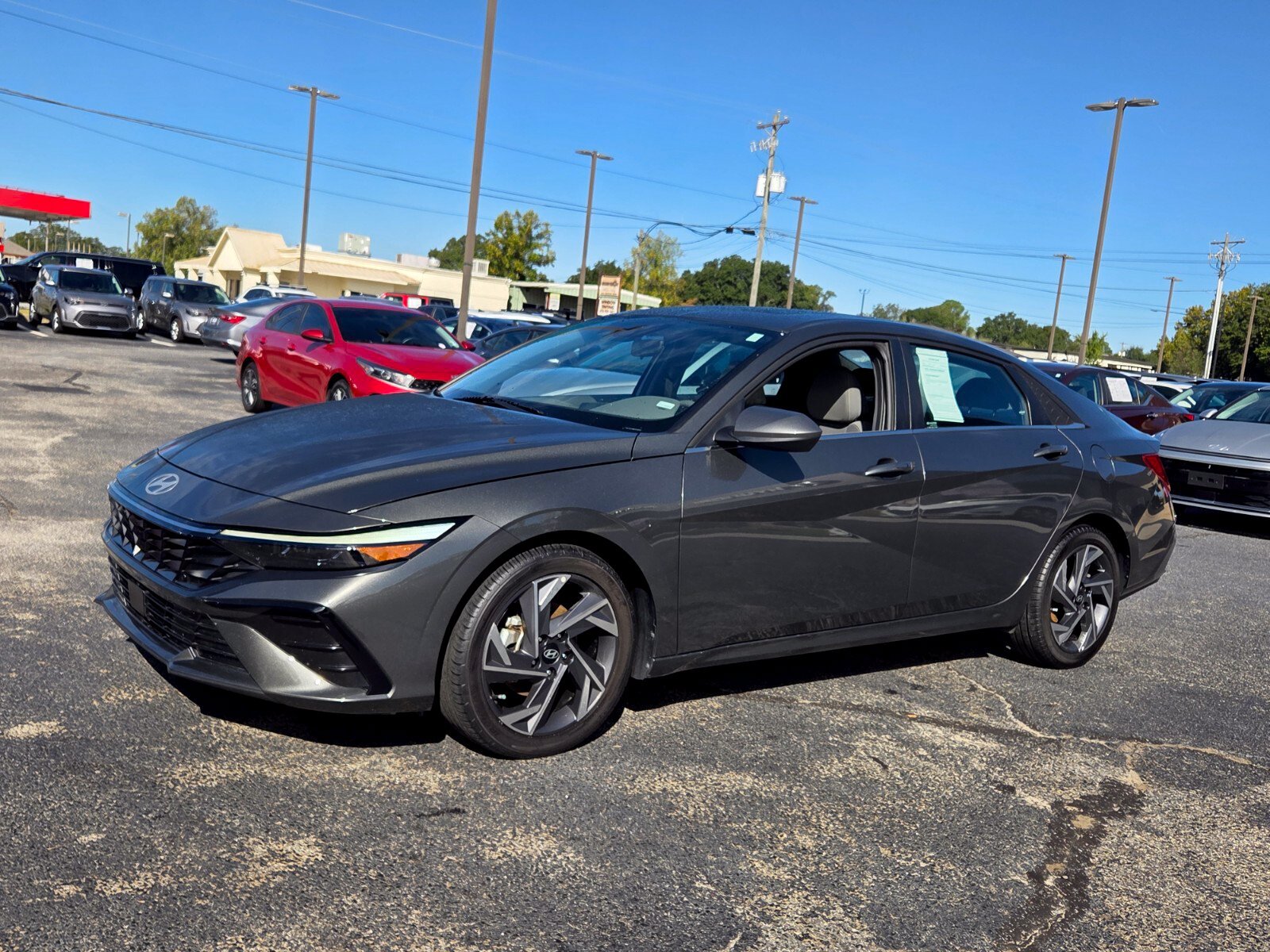 Used 2025 Hyundai Elantra SEL FWD image 3